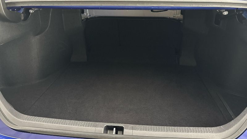 Toyota Camry 2.5 Hybrid AUT Executive - fotka 16 z 26