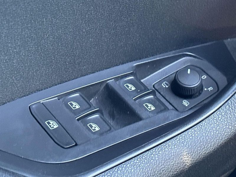 Škoda Karoq (2023) 1.5 TSI DSG Sportline - fotka 18 z 36
