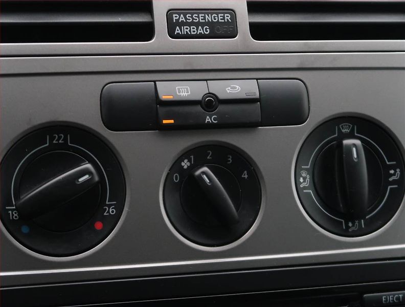 Volkswagen Touran (2008) Cross 2.0 TDI, Automat - fotka 18 z 19