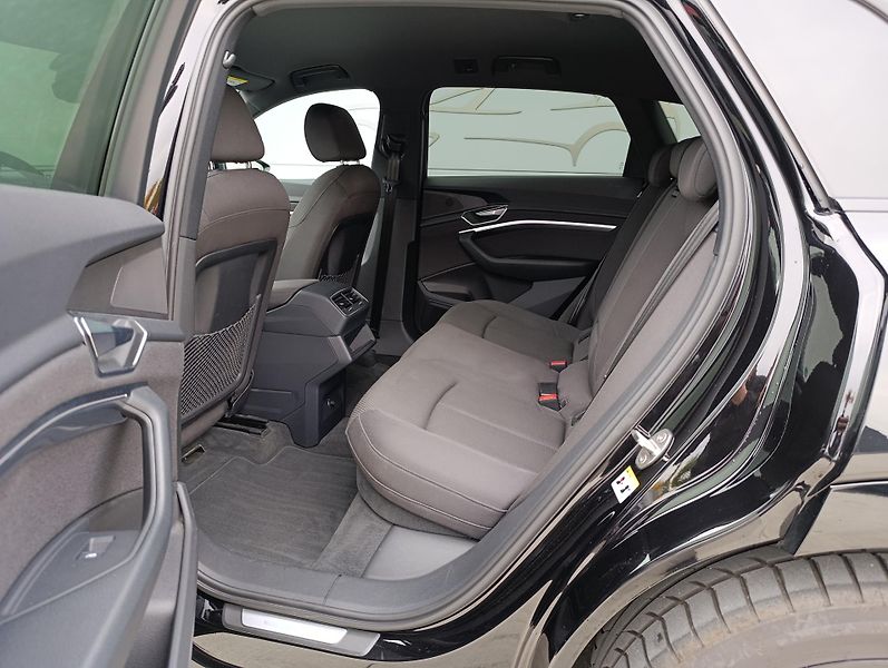 Audi e-tron 55 300kW QUATTRO S-LINE  - fotka 14 z 35