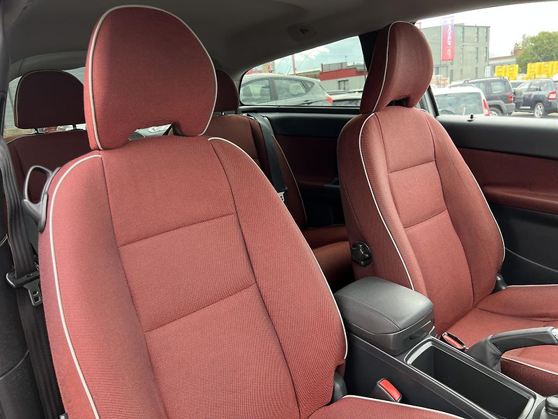 Volvo C30 1.6D ABS KLIMATIZACE TAŽNÉ - fotka 26 z 35