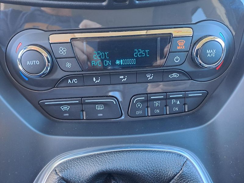 Ford Kuga (2015) 1.8 EB SERVISKA PĚKNÝ STAV - fotka 23 z 29