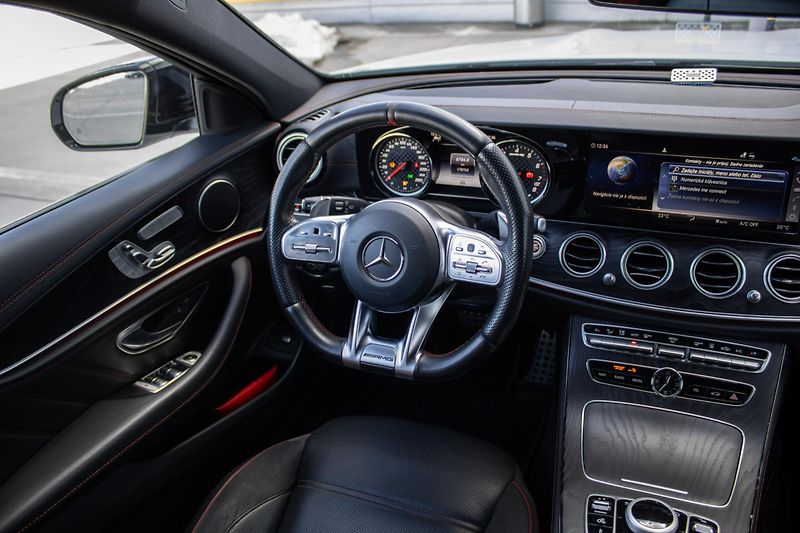 Mercedes-Benz Třídy E (2019) Mercedes-AMG 53 4MATIC+ A/T - fotka 35 z 50