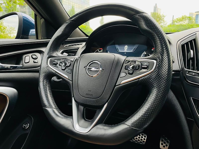 Opel Insignia 2.0CDTi 4x4 AUTOMAT SERVISKA - fotka 25 z 53