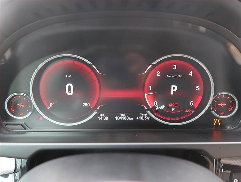 BMW X5 (2018) M Paket xDrive40d - fotka 11 z 14