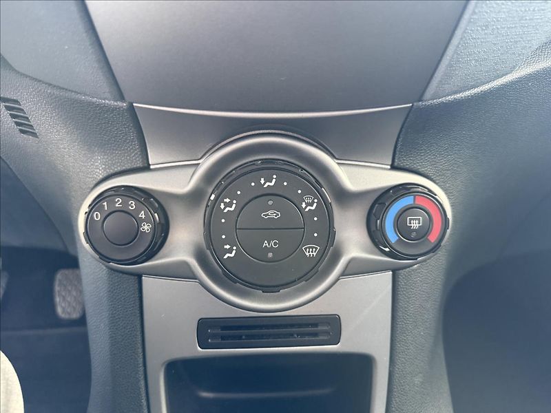 Ford Fiesta 1,2   60kW - fotka 16 z 20