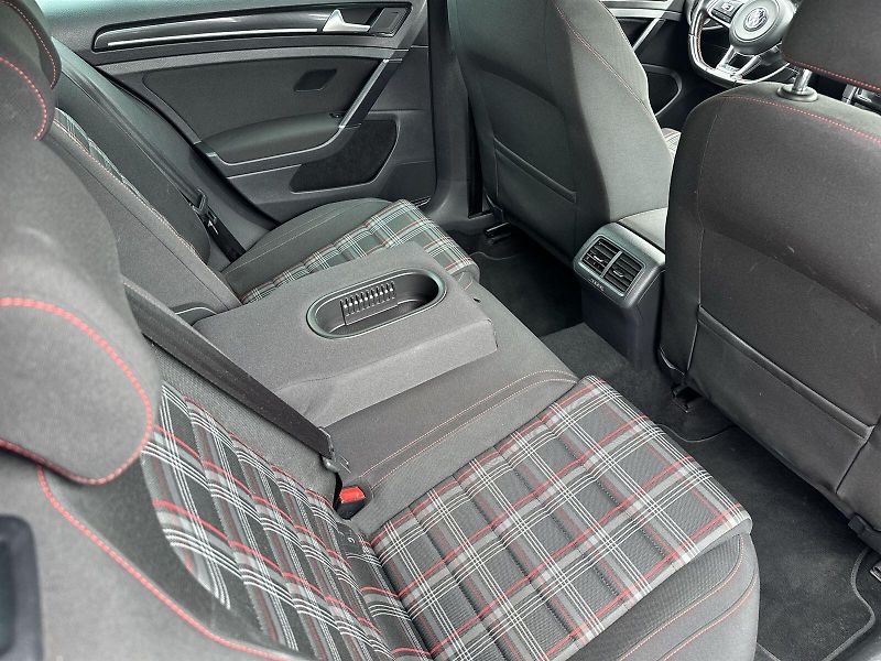 Volkswagen Golf (2016) 2.0 TSI GTI - fotka 10 z 28