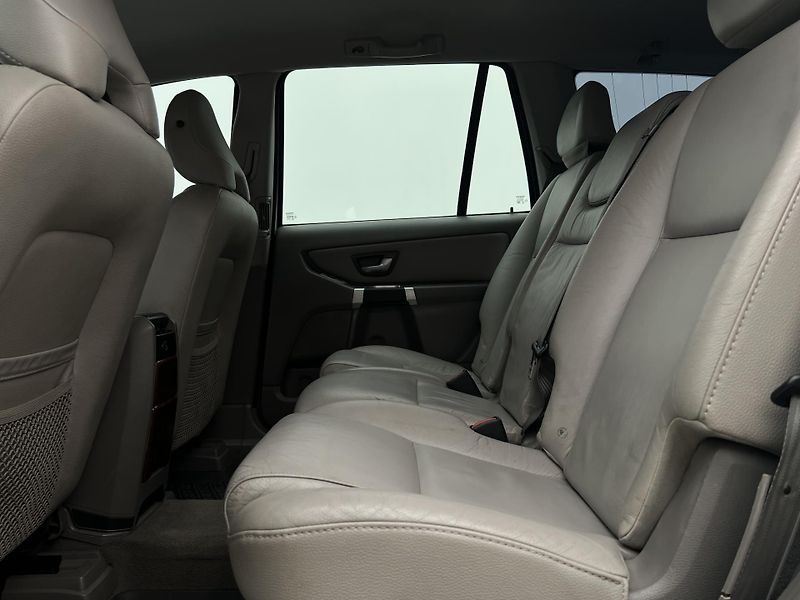 Volvo XC90 D5 AWD SUMMUM - fotka 6 z 30