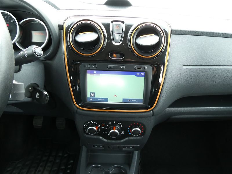 Dacia Lodgy 1,2 TCe 85kW klima,NAVI,závěs - fotka 26 z 35