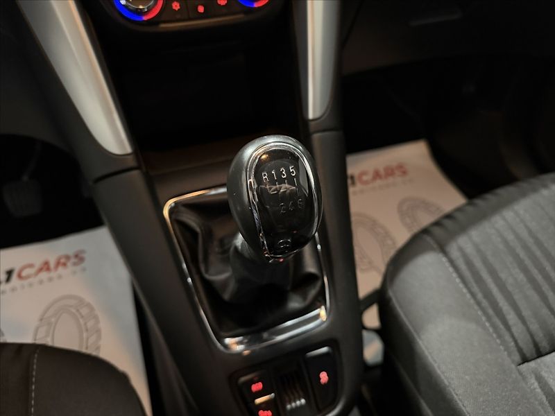 Opel Zafira 1,4   TURBO COSMO VÝHŘEV TZ - fotka 19 z 49