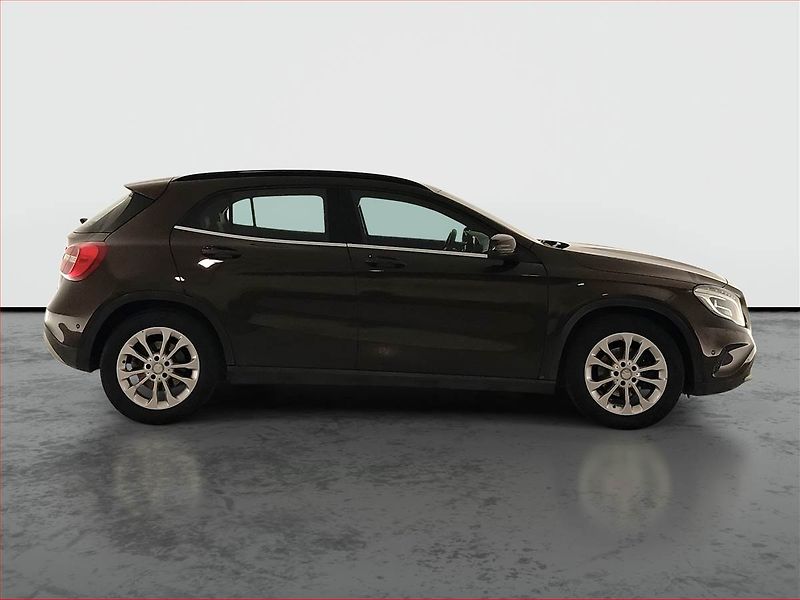 Mercedes-Benz GLA (2014) 220 CDI 4MATIC, 4X4 - fotka 6 z 24