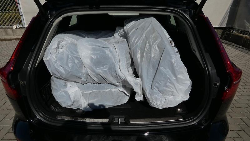 Volvo V60 B5 AWD Momentum Pro - fotka 19 z 23