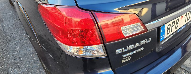 Subaru Outback (2015)  2.0D*BOXER*4x4*AUT*VÝHŘEV*ČR* - fotka 40 z 44