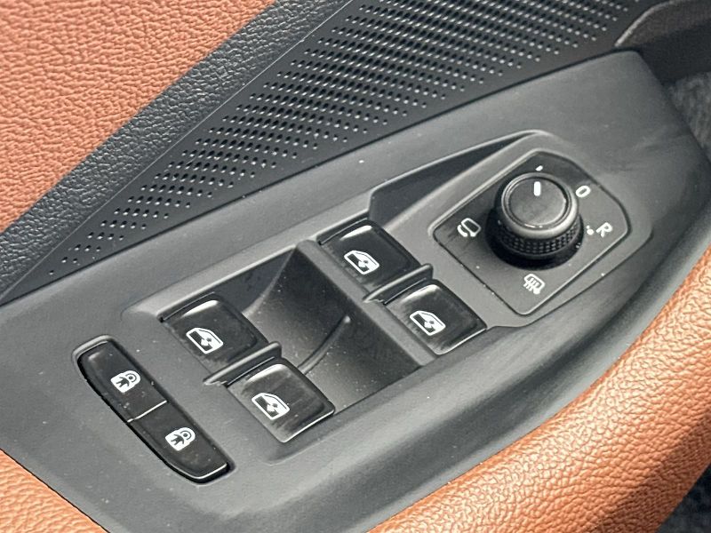 Škoda Superb (2024) Combi 2.0 TDI DSG L&K - fotka 17 z 33