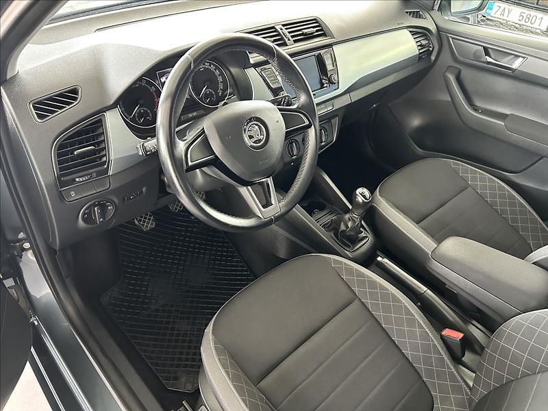 Škoda Fabia 1,0   TSI 70kW,SERVISKA,PŮVOD - fotka 7 z 23