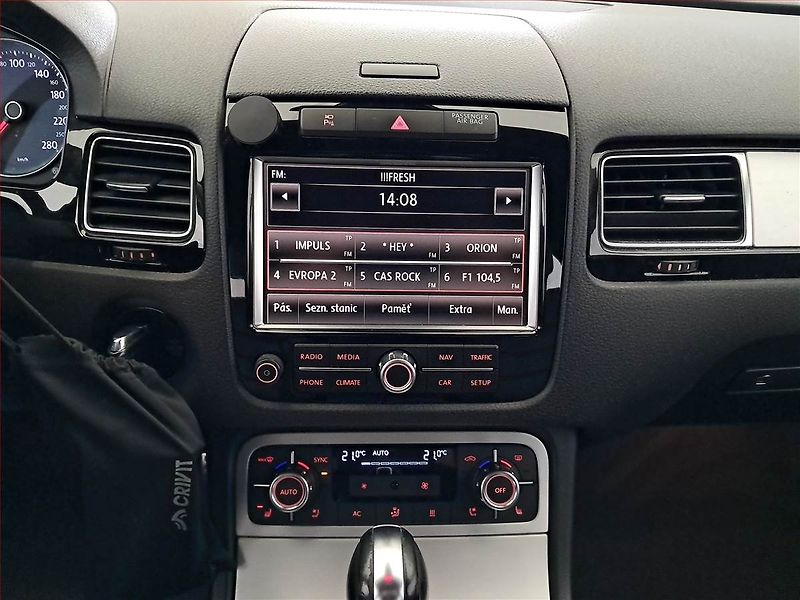 Volkswagen Touareg (2012) 3.0 TDI, 4X4, Automat - fotka 12 z 21
