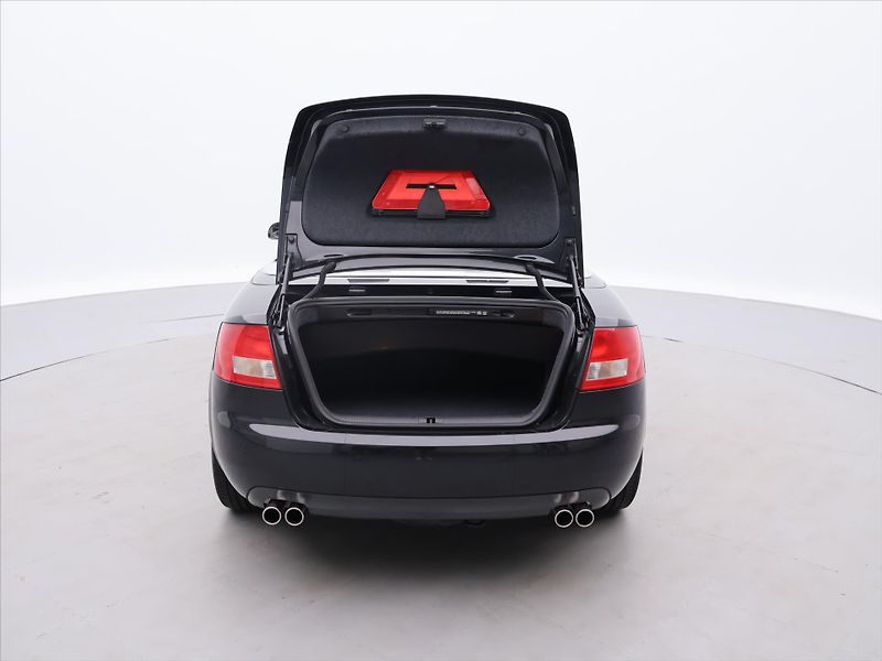 Audi A4 2,5 TDI  120kW MAN Cabriolet - fotka 17 z 31