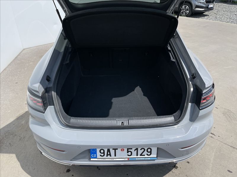 Volkswagen Arteon 2,0 TSI DSG R-Line Kamera - fotka 24 z 24