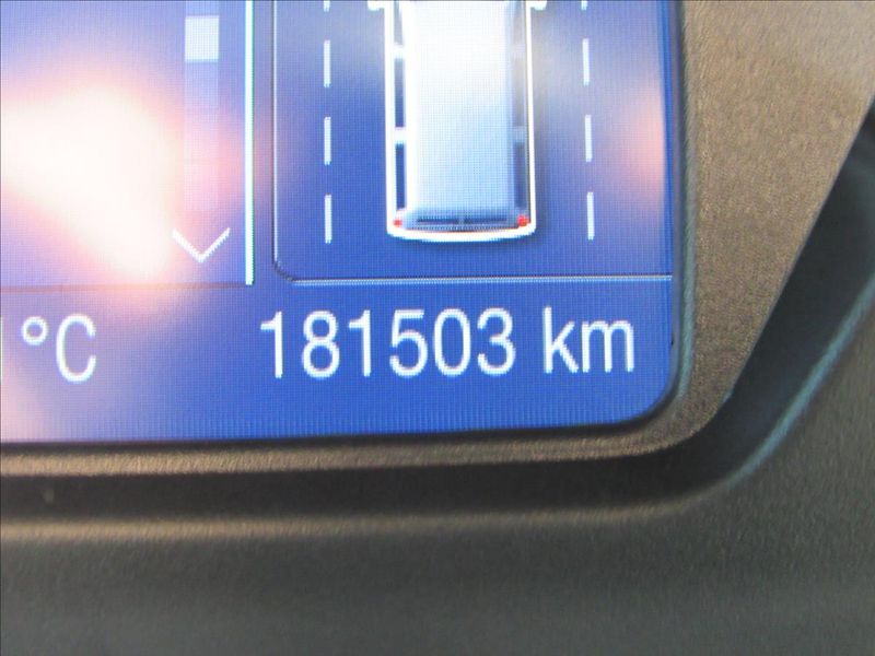 Ford Tourneo Custom 2,2 TDCi 114kW 9 míst - fotka 15 z 36