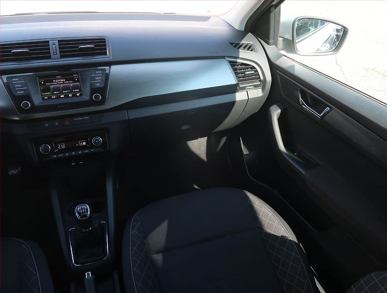 Škoda Fabia (2015) Style 1.2 TSI, ČR,1.maj - fotka 8 z 19