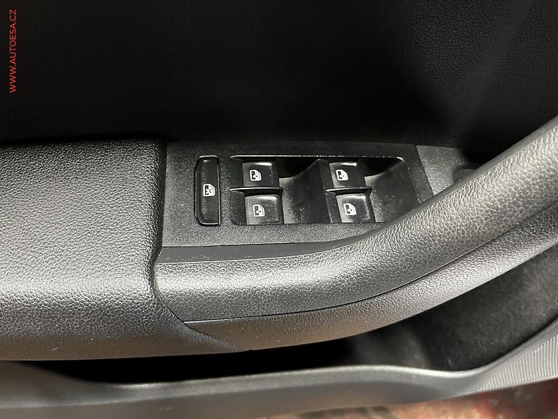 Škoda Octavia (2017) 1.6 TDi, ČR, AC, výhřev sed - fotka 11 z 14