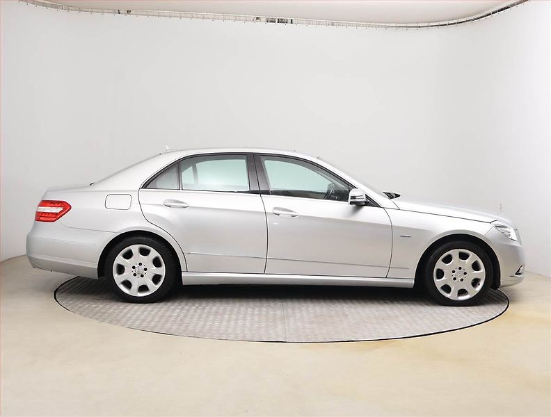 Mercedes-Benz Třídy E (2009) E 350 CDI, Automat, Xenony - fotka 6 z 23