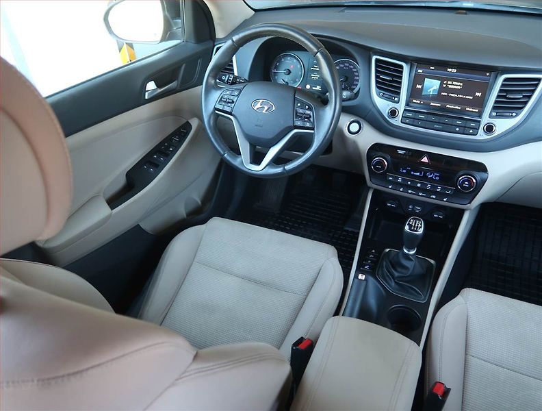 Hyundai Tucson (2018) Comfort 1.6 GDI, Serv.kniha - fotka 7 z 19