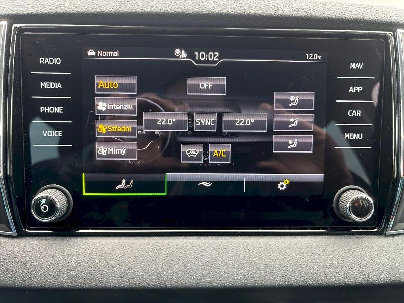 Škoda Karoq (2025) 2.0 TDI 110kW 4x4 DSG Top Sele - fotka 19 z 35