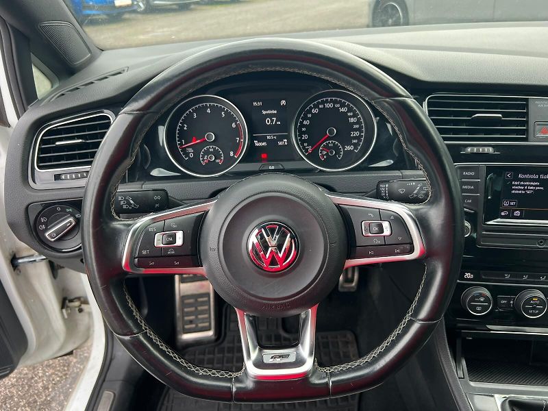 Volkswagen Golf Comfortline 1.2 TSi - fotka 11 z 22