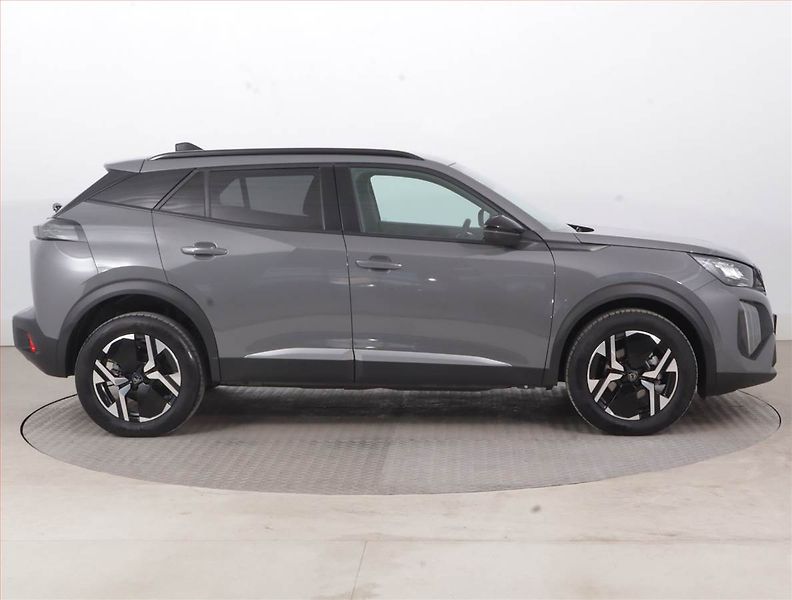 Peugeot 2008 (2025) 1.2 PureTech, Serv.kniha, Kůže - fotka 3 z 15