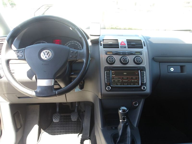 Volkswagen Touran 2,0TDi 125kW CROSSTOURAN Extré - fotka 11 z 37