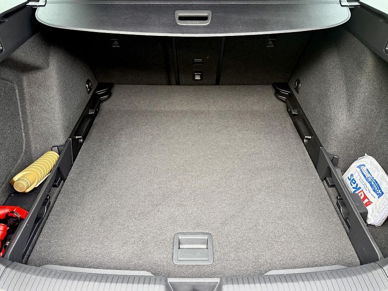 Volkswagen Golf (2023) 1.5 eTSI 110 kW mHEV Style DSG - fotka 13 z 21