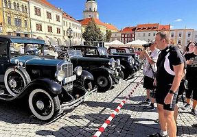 Veteránem nejen Kroměřížskem: sraz veteránů v sobotu 2. srpna na Velkém náměstí v Kroměříži.