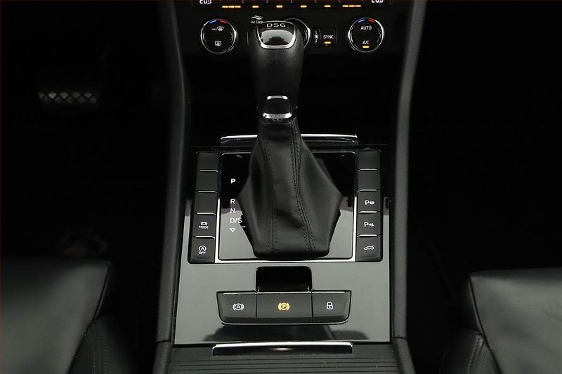 Škoda Superb (2019) Laurin&Klement 2.0 TDI - fotka 10 z 17