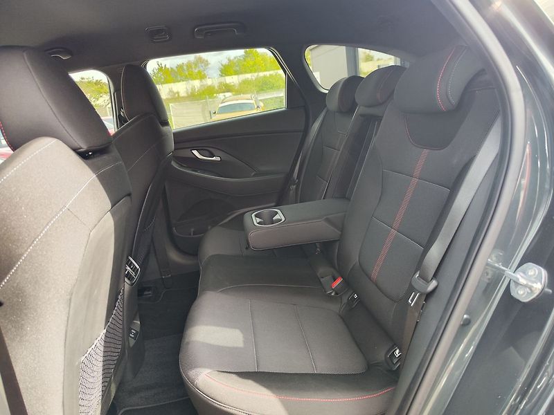 Hyundai i30 1.5 T-GDI/103kW N-Line DCT - fotka 12 z 35