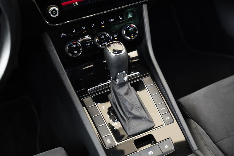 Škoda Superb - fotka 23 z 29