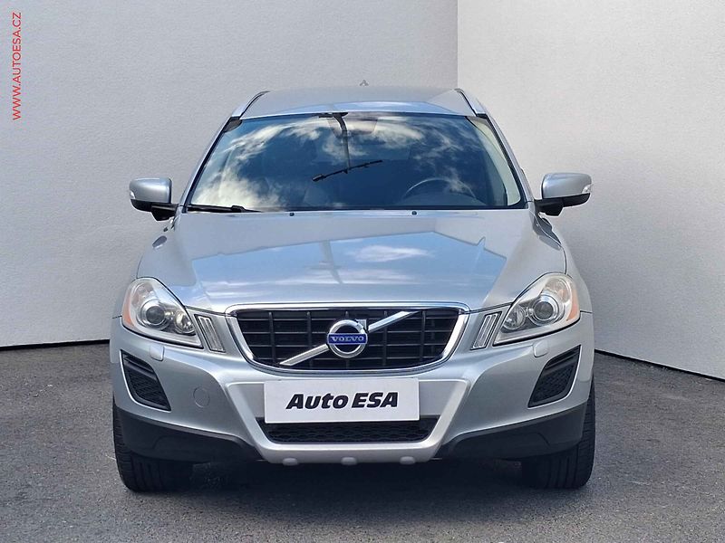Volvo XC60 (2013) 2.4D5 4x4, ČR, servis.kniha - fotka 2 z 17