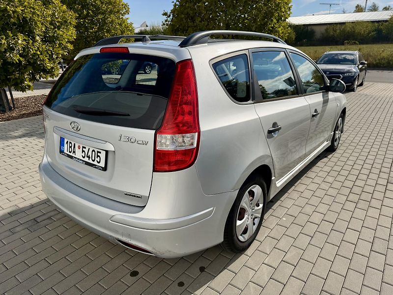 Hyundai i30 (2011) 1.6 CRDi AUTOMATICKÁ KLIMA - fotka 6 z 16