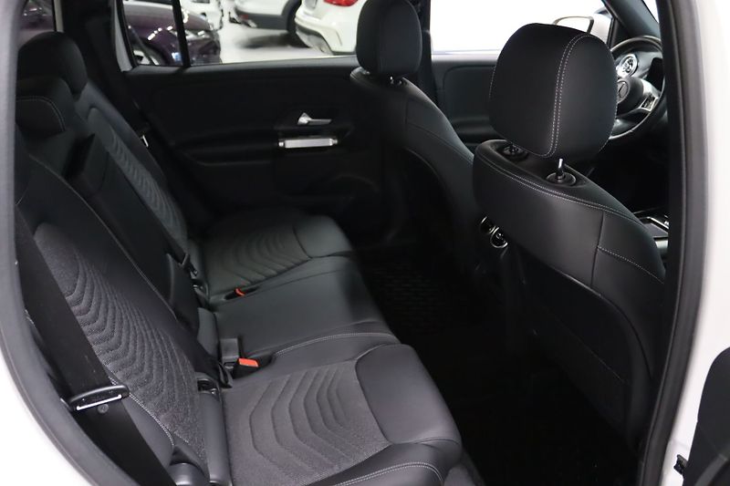 Mercedes-Benz GLB 200 Advanced+ Kamera Taž ACC - fotka 21 z 22