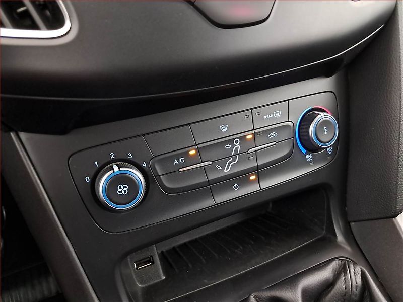 Ford Focus (2016) 1.0 EcoBoost - fotka 15 z 17