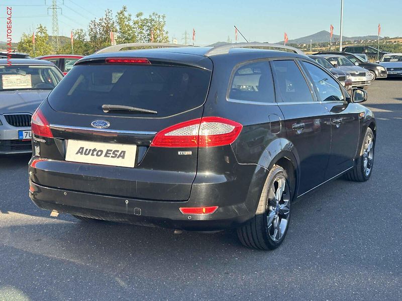 Ford Mondeo (2010) 2.2 TDCi, Titanium, xenon - fotka 4 z 16