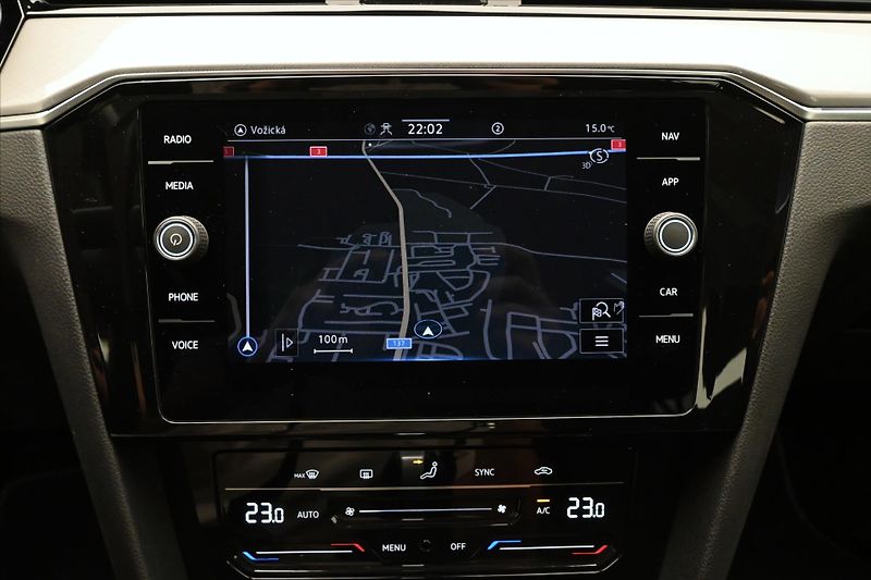 Volkswagen Passat 2,0 TDI 110kW DSG Business Zár - fotka 17 z 25