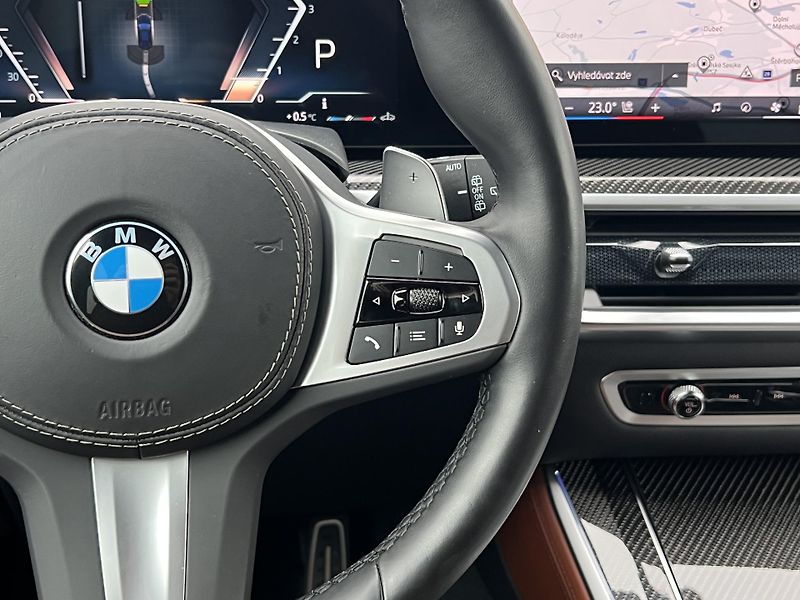 BMW X5 xDrive 30d M-Sport - fotka 12 z 33