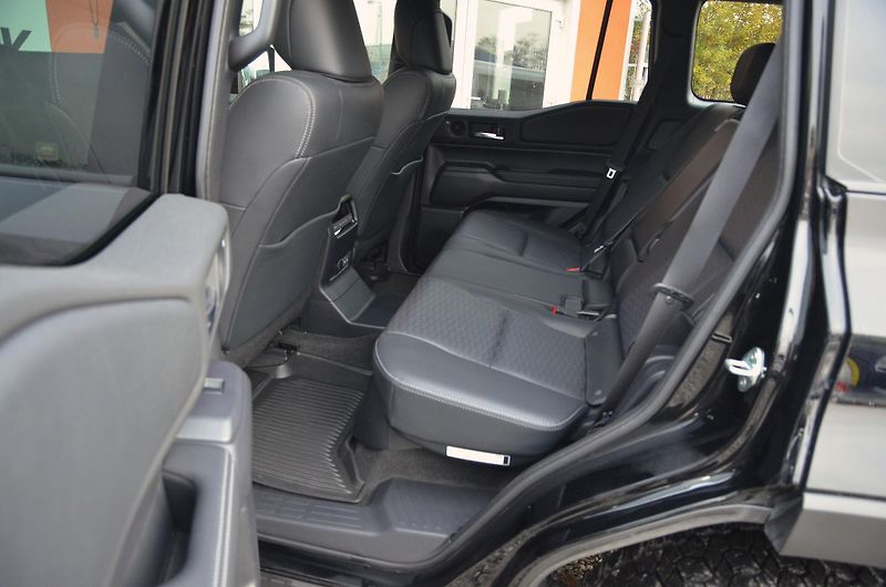 Toyota Land Cruiser 2.4 iFORCE MAX / ČR (Dajbych) - fotka 20 z 45