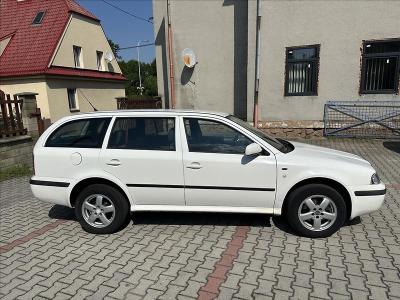 Škoda Octavia 1,9 TDI Elegance - fotka 2 z 17
