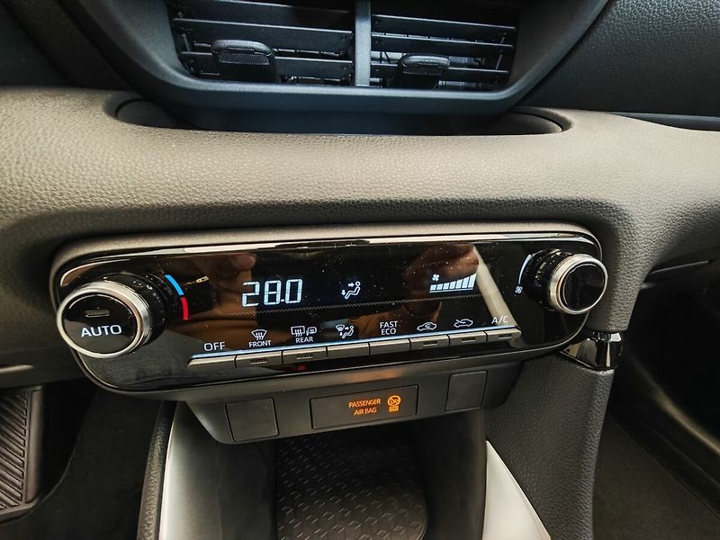 Toyota Yaris 1.5 Hybrid Comfort - fotka 23 z 28