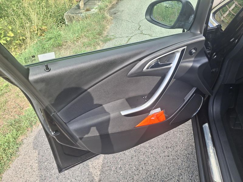 Opel Astra (2012) J ST 1,4 turbo 103 kW - fotka 10 z 20