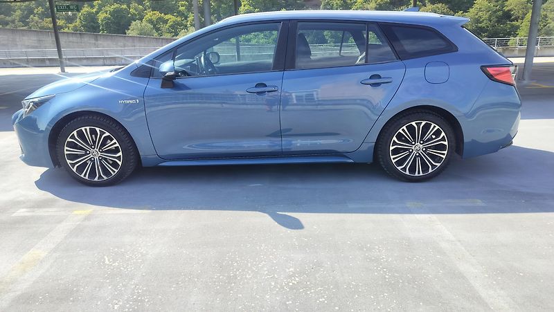 Toyota Corolla 2.0 hybrid, business, navigace - fotka 4 z 29