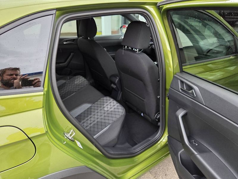 Volkswagen Taigo (2025) 1.5 TSI DSG R-Line - fotka 41 z 46