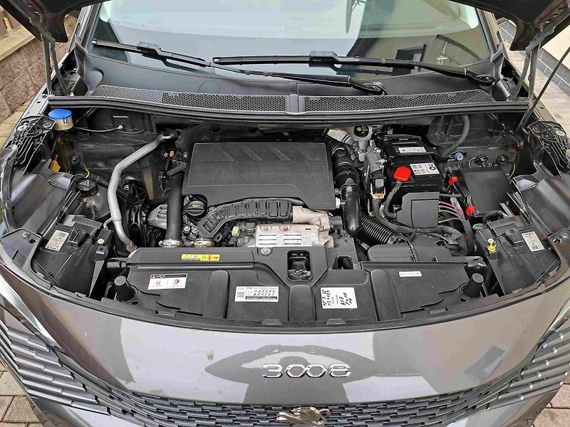 Peugeot 3008 (2021) 1,2 PT  EAT8  LED  kamera NAVI - fotka 18 z 23